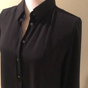 Banana Republic Dillon Fit Black Button Front blouse medium Long sleeves